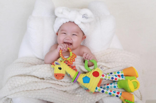 吐鲁番1岁宝宝流鼻涕打喷嚏